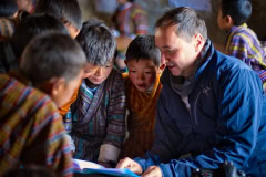 Mit Schulindern in Phobjika, Bhutan