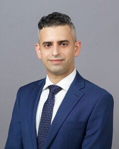 Simon Bobrov Headshot