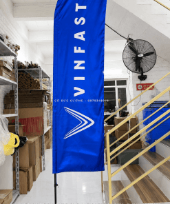 cờ phướn, cờ buồm, cờ cánh buồm, cờ feather, feather flag, feather banner, cờ teardrop, teardrop flag, teardrop banner, cờ giọt nước, cờ phướn giọt nước, cờ phướn chữ nhật, cờ banner đứng, cờ banner ngoài trời, cờ phướn đứng, cờ phướn dọc, cờ quảng cáo, cờ quảng cáo ngoài trời, cờ quảng cáo sự kiện, cờ quảng cáo doanh nghiệp, cờ quảng bá thương hiệu, cờ truyền thông, cờ marketing, cờ nhận diện thương hiệu, cờ in logo, cờ logo công ty, cờ quảng bá sản phẩm, cờ sự kiện, cờ sự kiện ngoài trời, cờ trưng bày ngoài trời, cờ roadshow, cờ activation, cờ event, cờ hội chợ, cờ triển lãm, cờ hội nghị, cờ hội thảo, cờ khai trương, cờ khánh thành, cờ động thổ, cờ lễ hội, cờ thể thao, cờ giải chạy, cờ marathon, cờ bóng đá, cờ bóng chuyền, cờ tennis, cờ golf, cờ pickleball, cờ đua xe, cờ cổ động, cờ trường học, cờ khai giảng, cờ hội trại, cờ lễ tốt nghiệp, cờ đoàn thanh niên, cờ công viên, cờ quảng trường, cờ phố đi bộ, cờ trang trí ngoài trời, cờ trang trí lễ hội, cờ khu du lịch, cờ resort, cờ khách sạn, cờ trung tâm thương mại, cờ showroom, cờ bất động sản, cờ khu công nghiệp, cờ cơ quan, cờ hành chính, cờ doanh nghiệp, cờ nhà máy, cờ sự kiện cộng đồng, cờ sự kiện văn hóa, cờ sự kiện âm nhạc, cờ sự kiện thể thao, cờ quảng bá thương hiệu ngoài trời, cờ truyền thông ngoài trời, cờ quảng cáo khổ lớn, cờ phướn in logo, cờ buồm in logo, cờ cánh buồm in logo, in cờ phướn, in cờ buồm, in cờ cánh buồm, in cờ quảng cáo, in cờ sự kiện, in cờ ngoài trời, đặt may cờ phướn, đặt làm cờ phướn, sản xuất cờ phướn, xưởng may cờ phướn, xưởng in cờ phướn, công ty sản xuất cờ, gia công cờ phướn, may cờ theo yêu cầu, cờ phướn giá rẻ, cờ phướn cao cấp, báo giá cờ phướn, giá cờ buồm, mua cờ phướn, bán cờ phướn, chân cờ phướn, cột cờ phướn, đế cờ phướn, đế nước cờ phướn, đế bê tông cờ phướn, đế chữ thập cờ phướn, khung cờ phướn, bộ cờ phướn, cột cờ buồm, phụ kiện cờ phướn, cờ polyester, cờ vải ngoài trời, cờ in chuyển nhiệt, cờ chống nắng, cờ chống thấm, cờ chịu mưa, cờ quảng cáo sự kiện chuyên nghiệp, cờ quảng cáo hội chợ triển lãm, cờ quảng cáo hội nghị, cờ quảng cáo trường học, cờ quảng cáo công viên, cờ quảng cáo cơ quan hành chính, cờ quảng cáo khu đô thị, cờ quảng cáo trung tâm thương mại, cờ quảng cáo giải thể thao, cờ quảng cáo ngoài trời cao cấp.