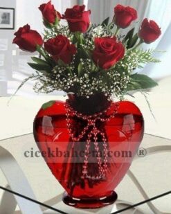 Kalp Vazoda 7 Adet Kırmızı Gül