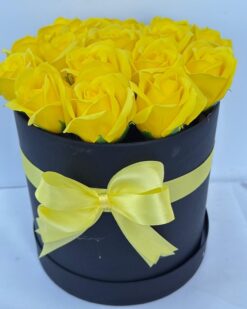 19 Adet Gerçek Görünümlü Sarı Gül - Siyah Kutuda