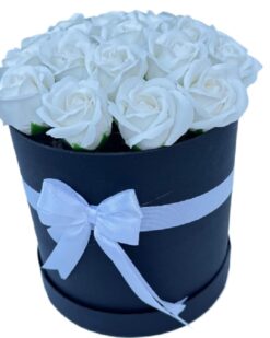 Gerçekçi ve Kalıcı: 17'li İthal Yapay Beyaz Gül Tasarımı