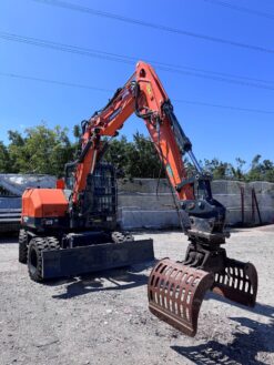 DOOSAN DX 100 W EXCAVATOR WITH GRAB & BUCKET