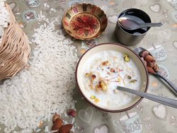 Doodh pauva, Rice flakes delicacy.