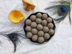 Pearl millet and acacia gum ladoo