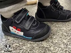 Pantofi Froddo cu velcro dublu . Culoare: albastru închis Inchidere: velcro dublu Partea superioară: piele naturală Căptușeală: piele naturală fără crom Branț: branț din piele fără crom Talpa exterioara: TR Fara crom VI.