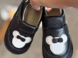 magazinul bursucel iasi (13) Pantofiori primii pasi bebelusi, piele naturala, model barefoot,Mickey Mouse