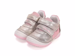 Pantofi pentru primii pași din piele naturală, DDSTEP, pentru fete, confortabili și eleganți.