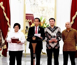 Presiden Jokowi saat umumkan Badan Restorasi Gambut kemarin (13/1) di Istana Merdeka, Jakarta. (foto:Biro Pers, Media, dan Informasi/Rusman)