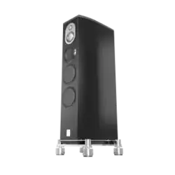 Enceinte colonne Marten Mingus Septet noire vue depuis sa droite, flanquée sur ses quatres pieds ISOACOUSTIC, ses deux boomers en bas, medium au dessus puis tweeter et super tweeter encore au-dessus