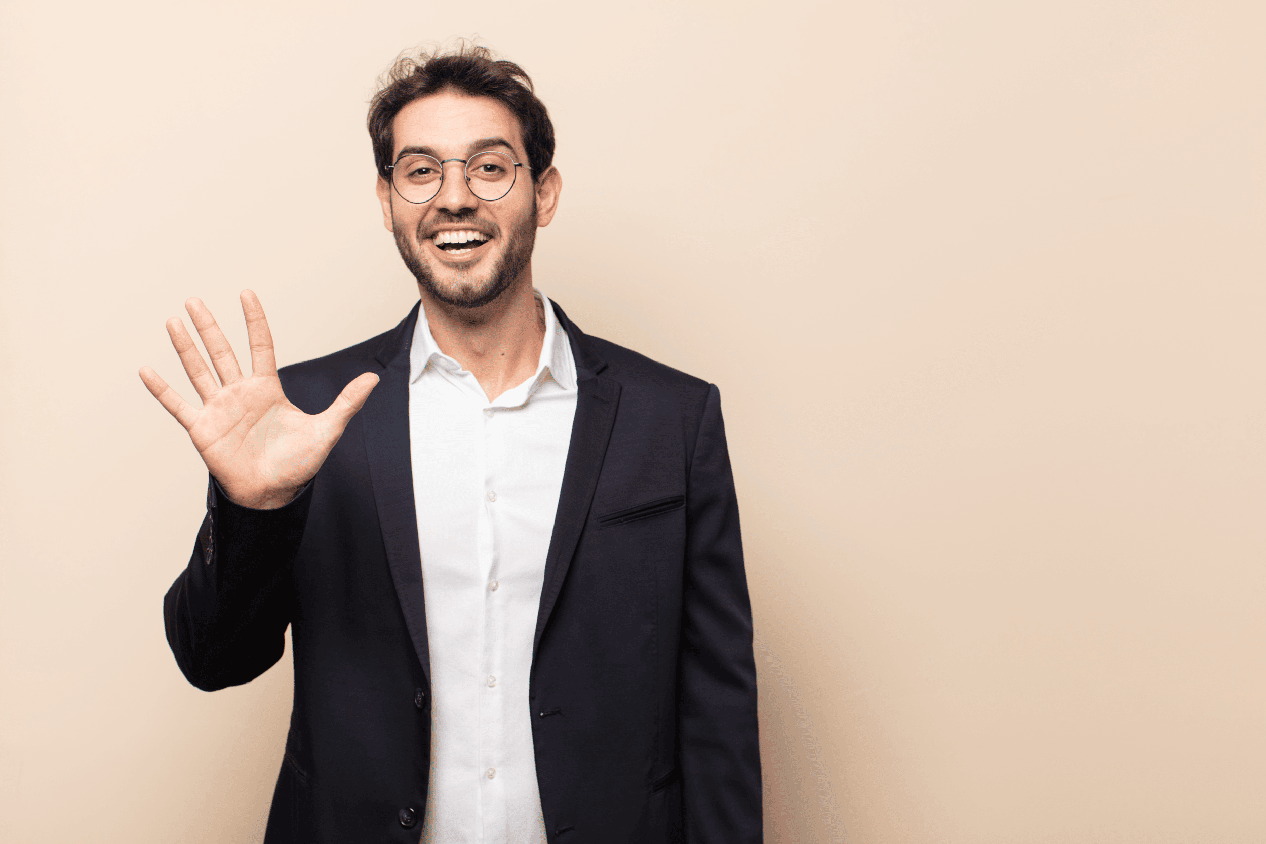 man holding up 5 fingers 