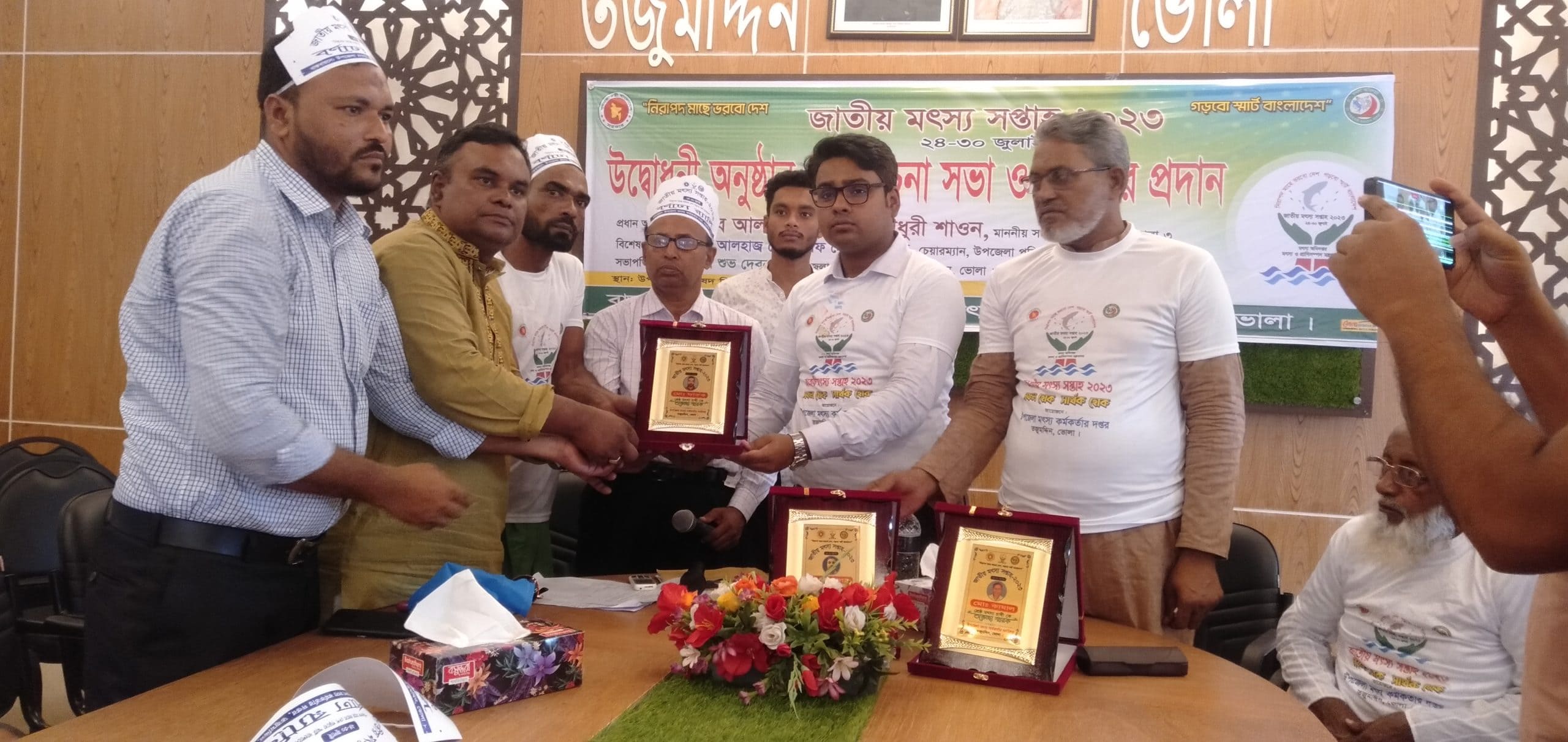 চরফ্যাশনে মেম্বার প্রার্থীর ভোট পূর্ণগণনার দাবীতে মানববন্ধন, বিক্ষোভ, সংবাদ সম্মলন