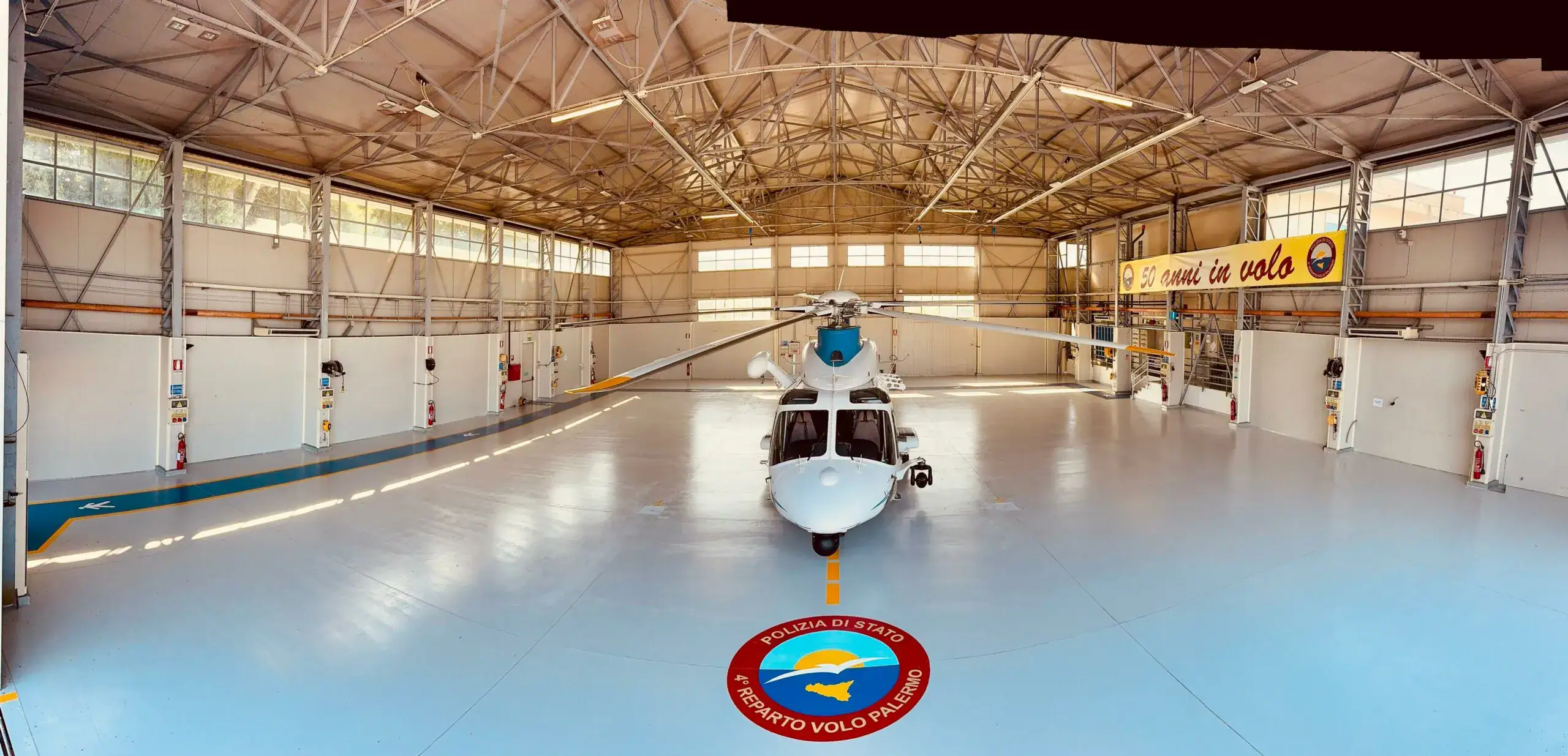 Pavimento in resina Pavimento in resina e segnaletica Hangar Elicotteri Polizia Di Stato IV Reparto Volo di Palermo
