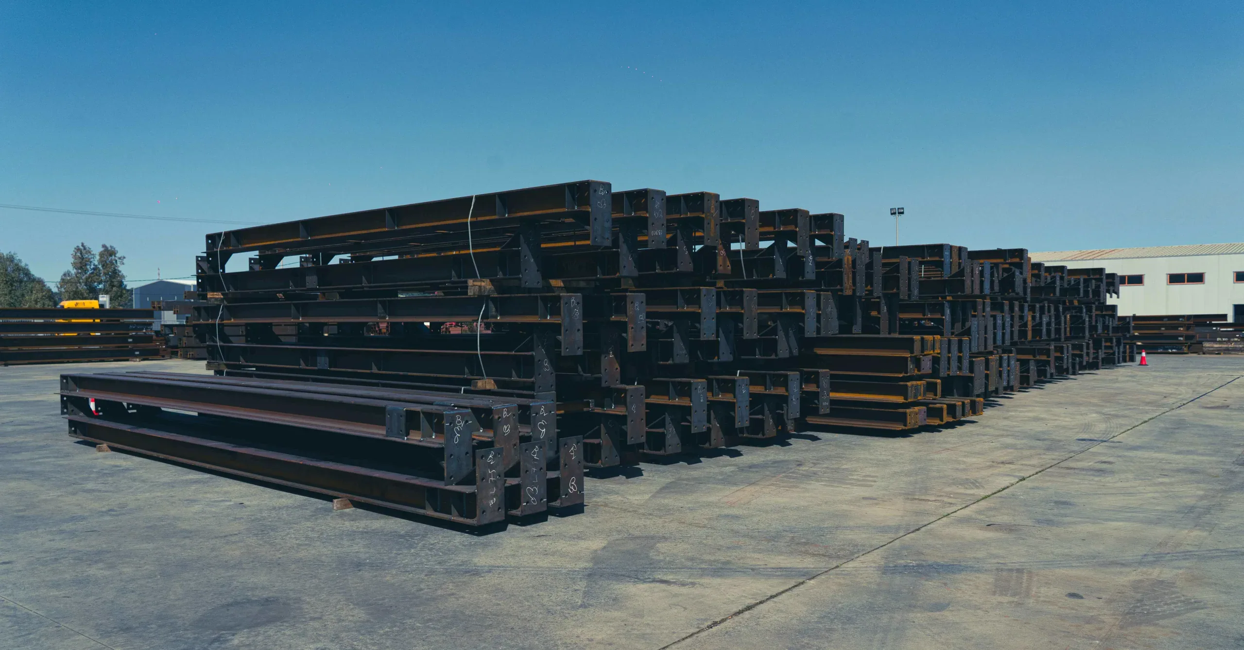 Steel framing systems for tall buildings