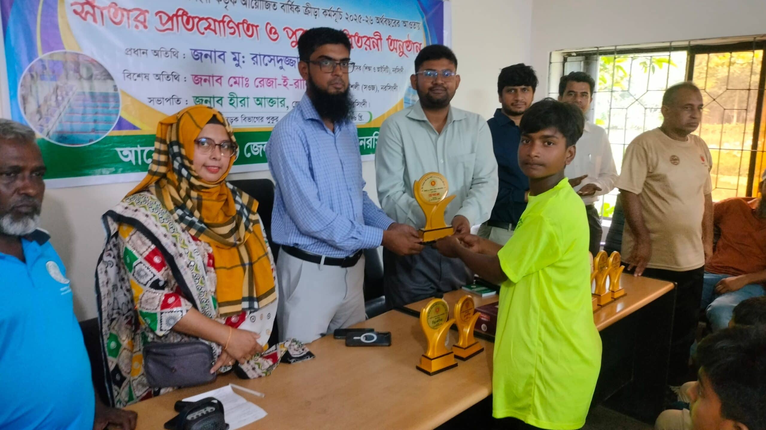 নরসিংদীতে সাঁতার প্রতিযোগিতা ও পুরস্কার বিতরণী অনুষ্ঠিত
