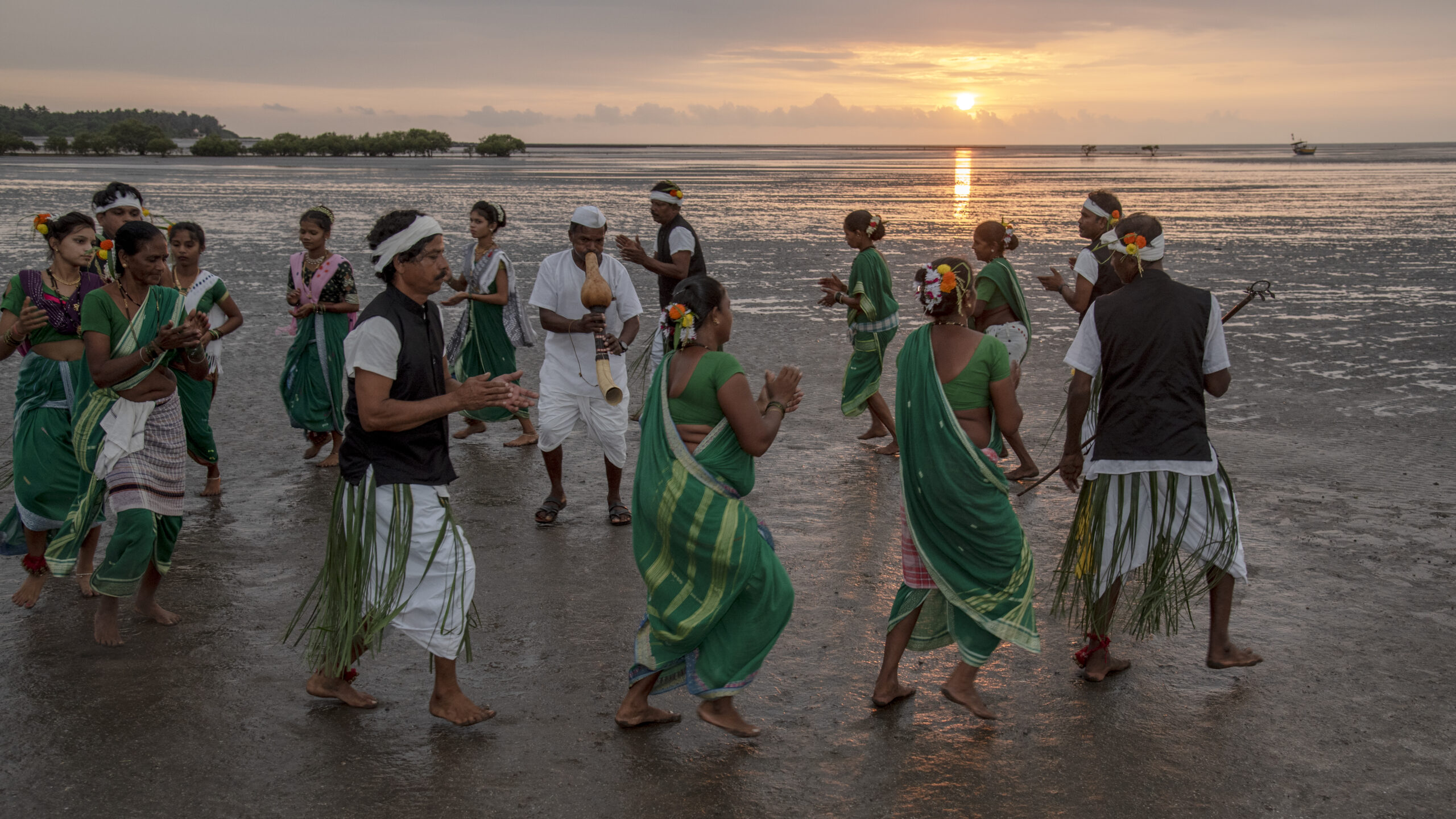 Tarpa Dance