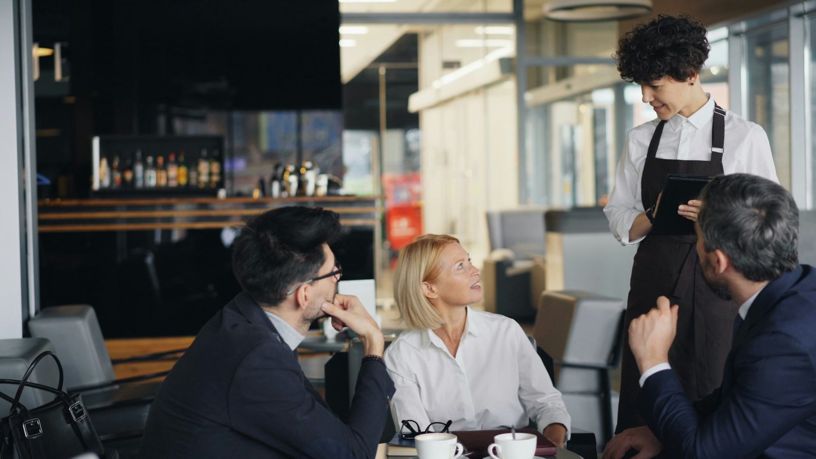 Réunion de sélection d'une société de sécurité à Marseille