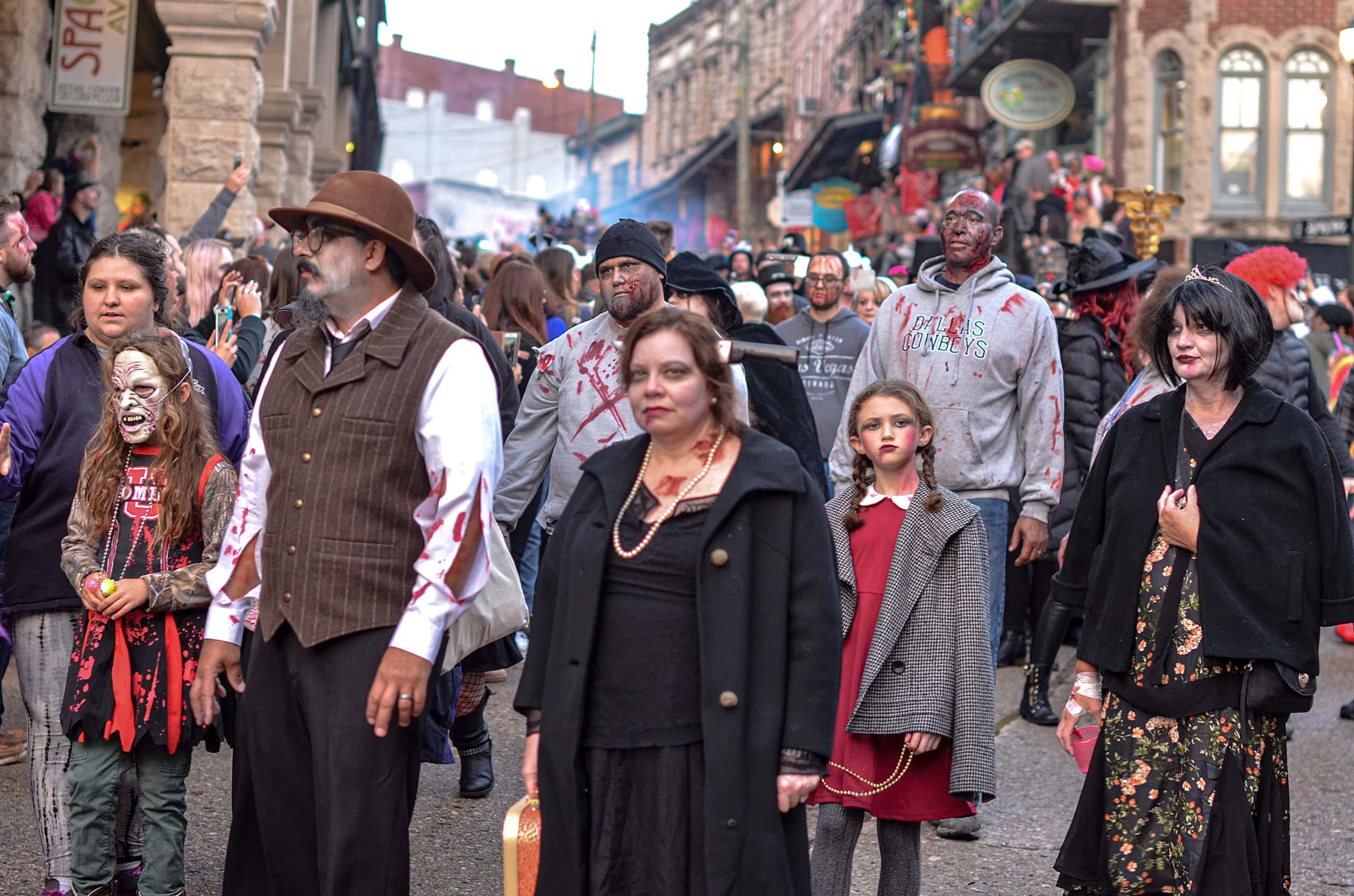 eureka springs zombie crawl