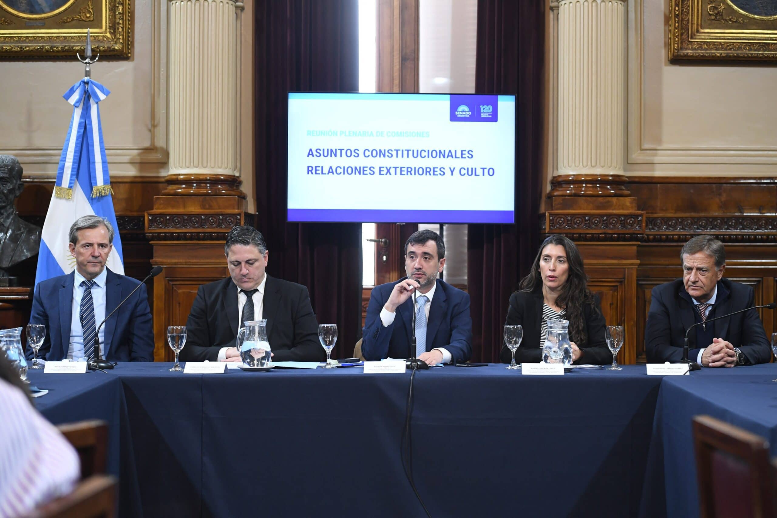 El Senado analizó la creación de una comisión sobre la Cuestión Malvinas y firmó acuerdos para el BCRA y ascensos militares