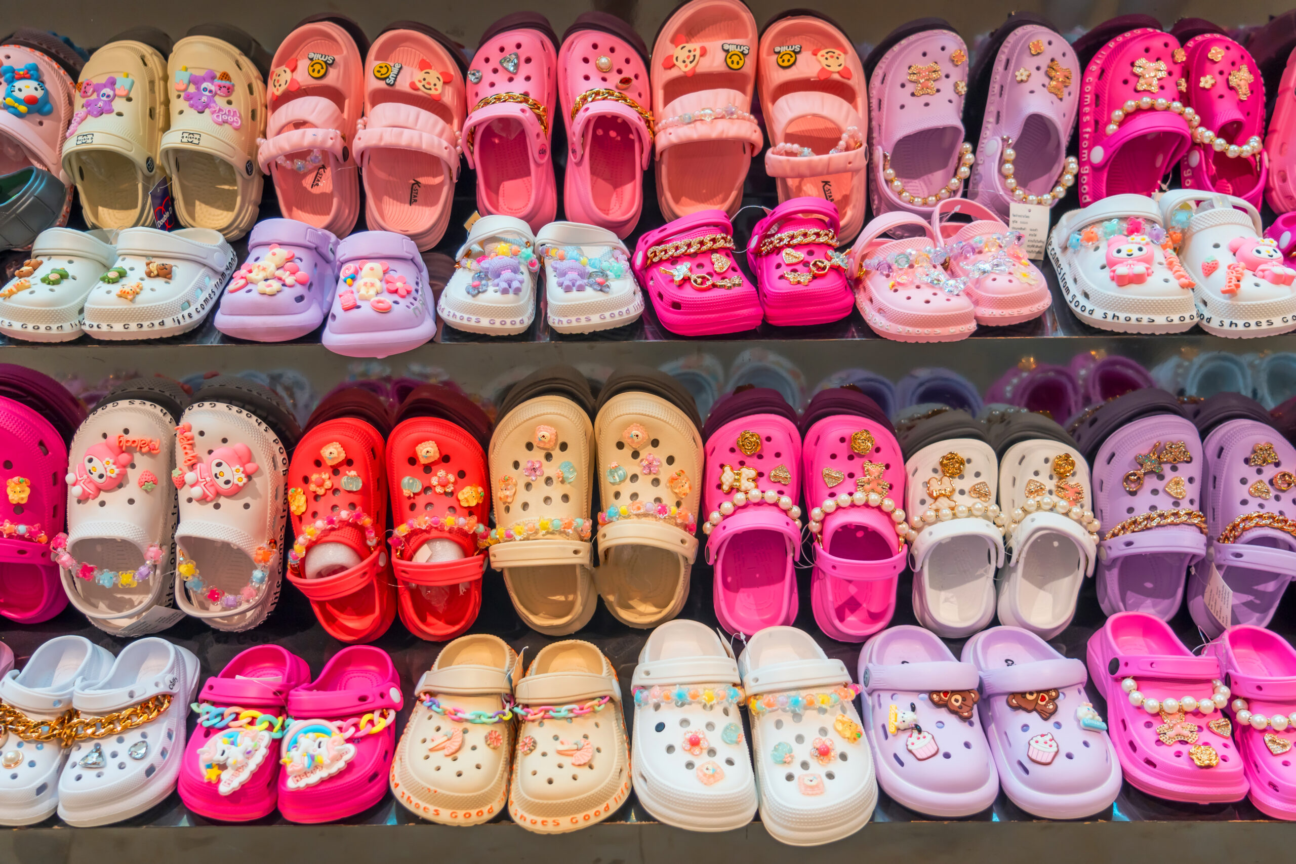 Crocs settles lawsuit
