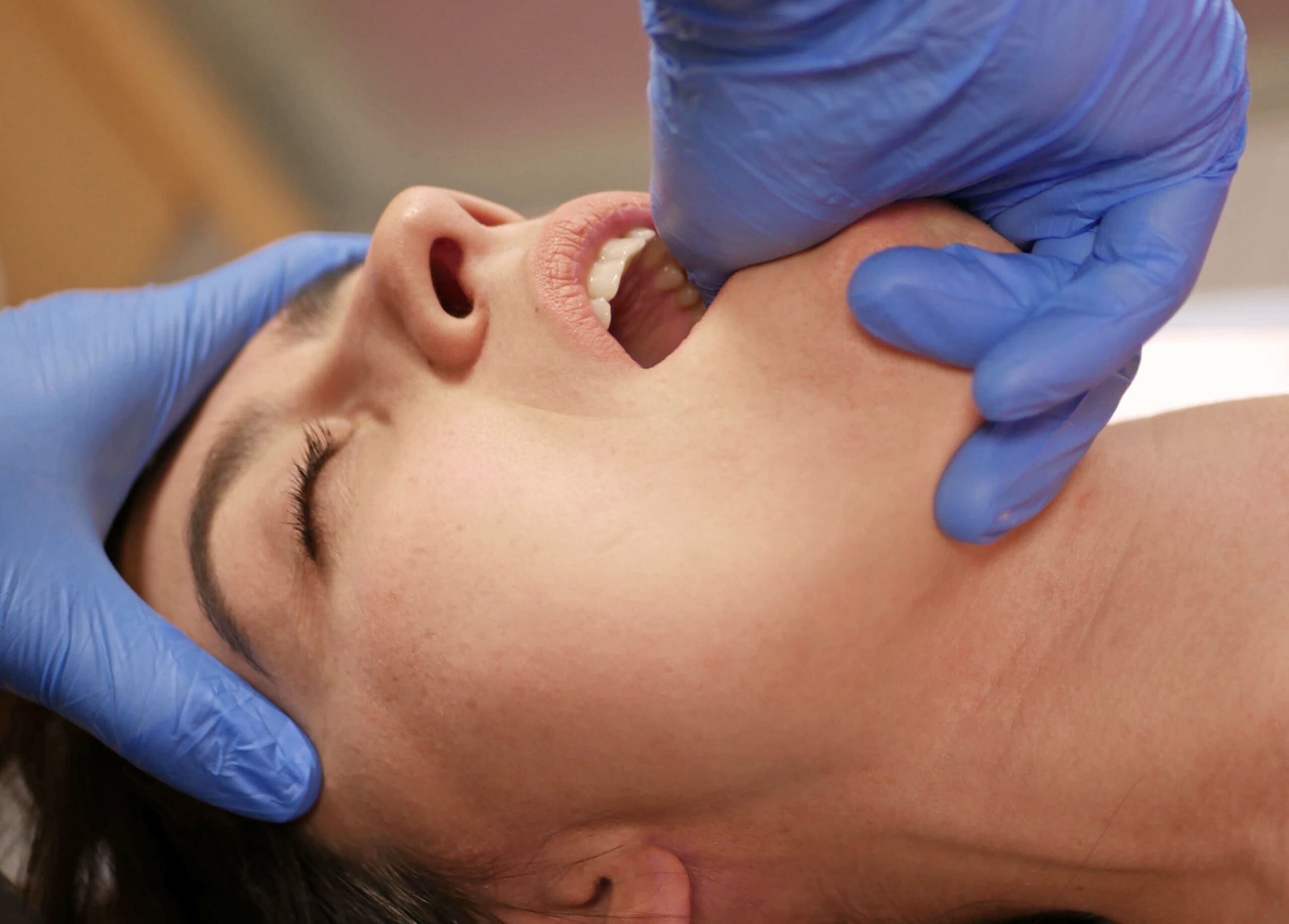 Tratamiento de fisioterapia ATM y bruxismo en Móstoles con técnica mandibular