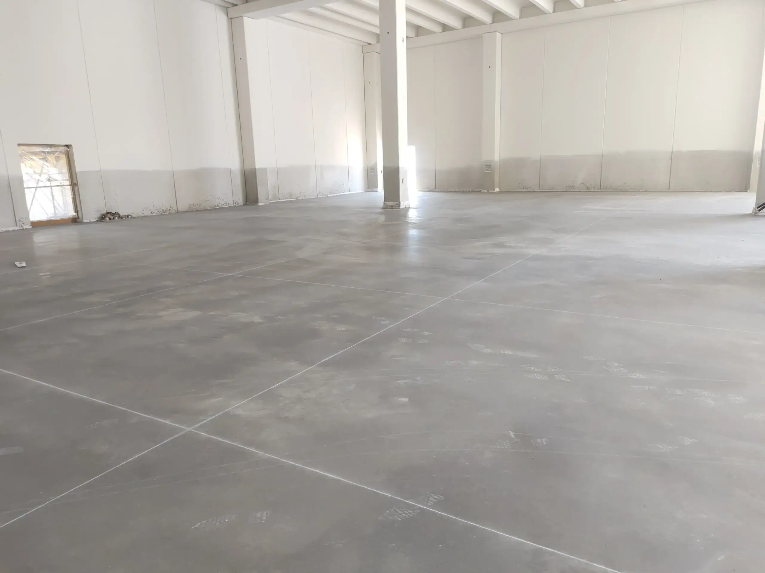 Prima Pavimenti Grande Distribuzione: OBI La Spezia: pavimento industriale in calcestruzzo tradizionale