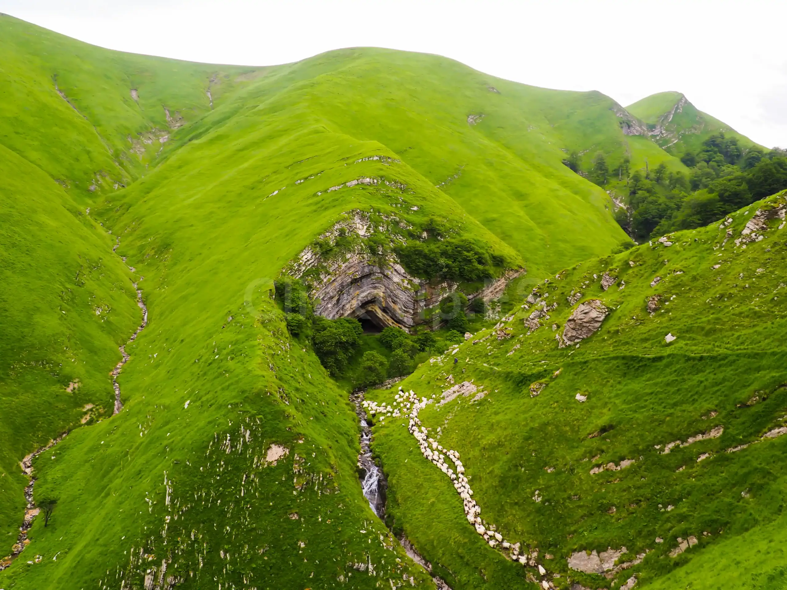 Ruta Cueva de Arpea en Navarra