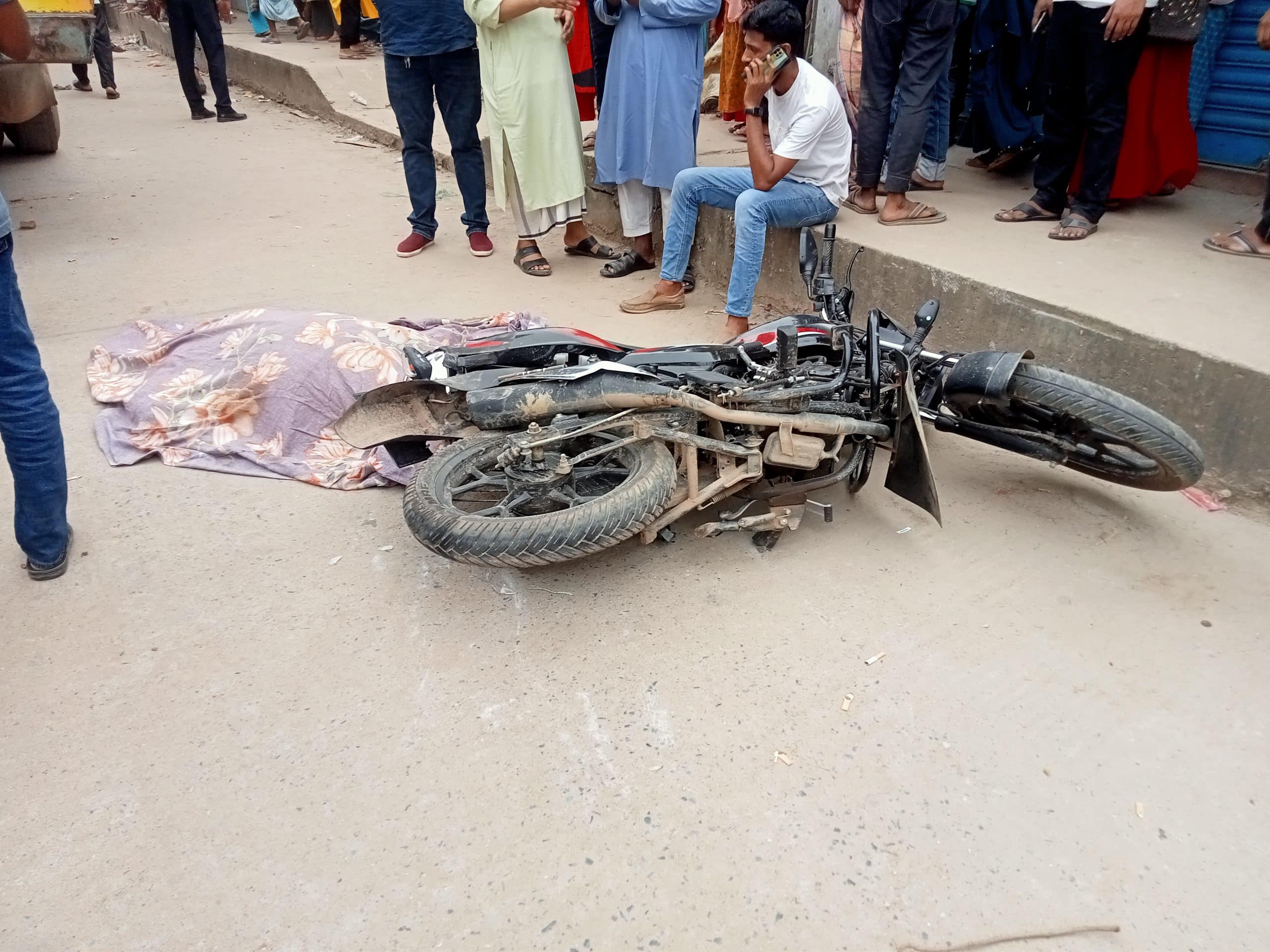 কাশিমপুরে সড়ক দুর্ঘটনায় মাদ্রাসার প্রিন্সিপালের মৃত্যু