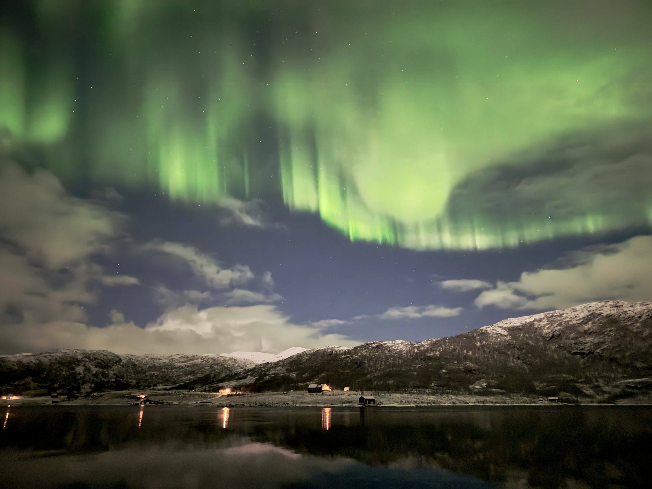 Nordlichter am Skarsfjord mit Northern Horizon Nordlichter am Skarsfjord mit Northern Horizon