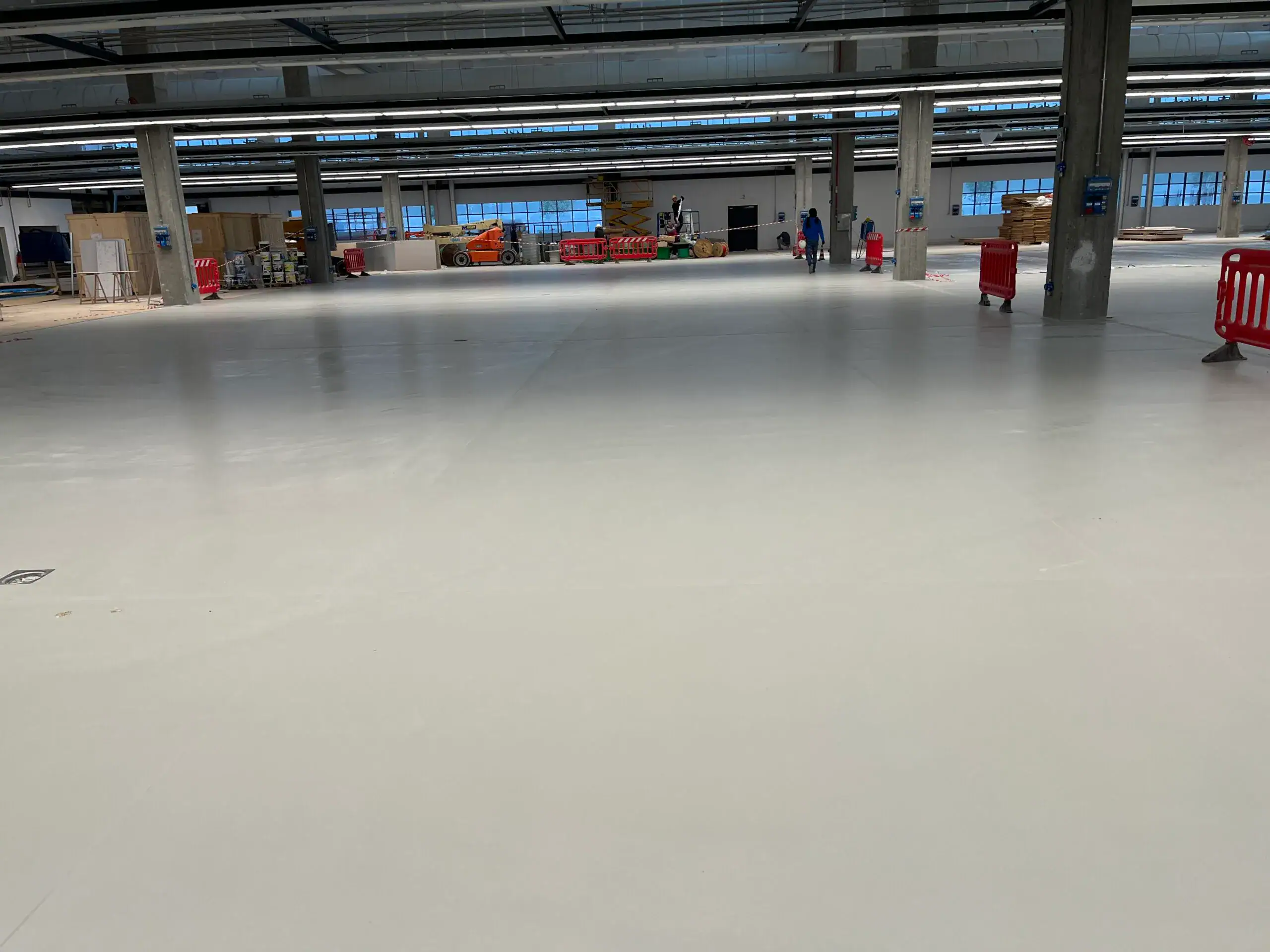 Pavimentazione industriale in calcestruzzo e resina MasterTop 1273 E, polo manifatturiero Cartier Torino