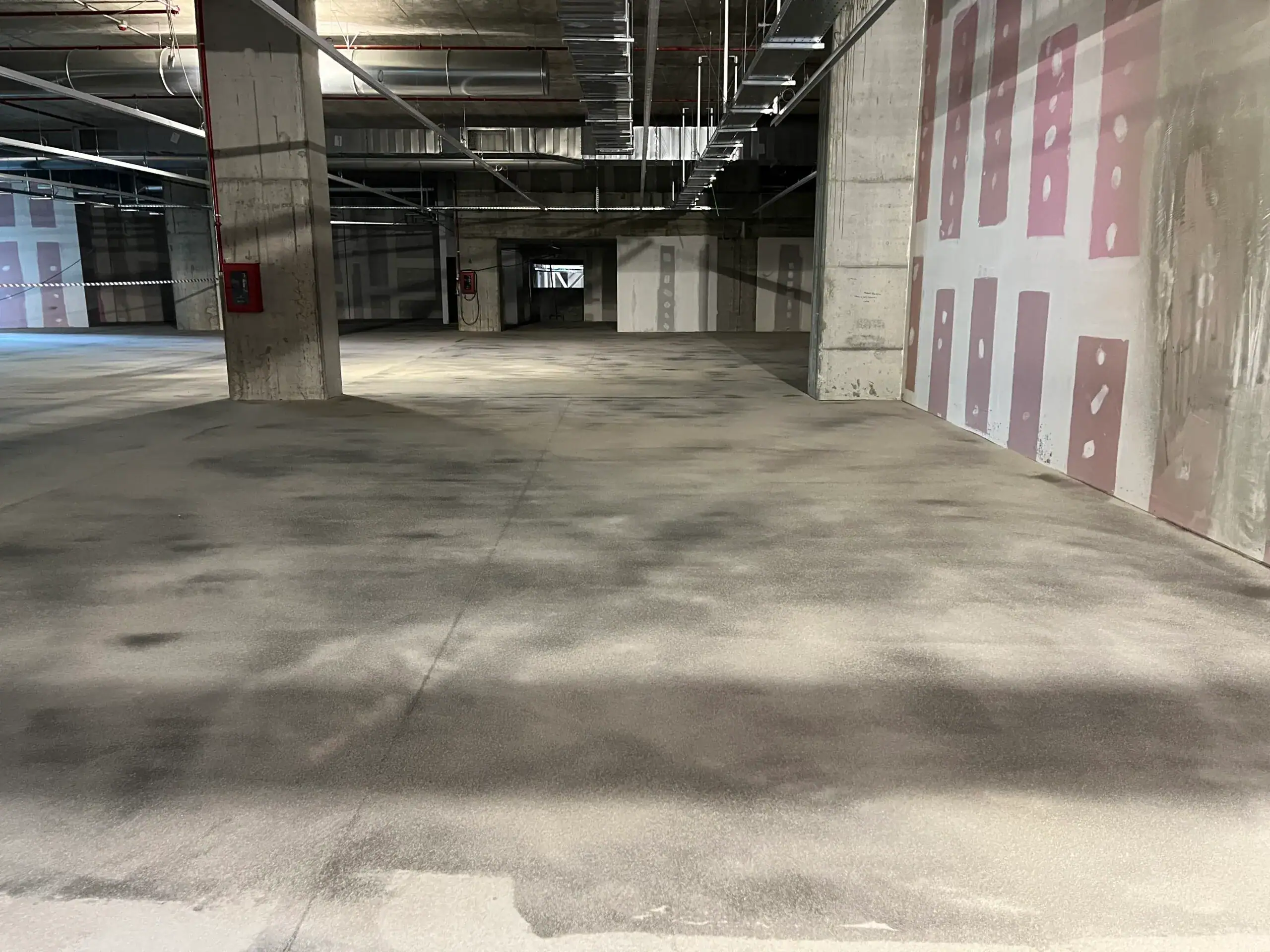 Pavimenti industriali in calcestruzzo C 28/35 realizzati da Prima Pavimenti per Decathlon Milano Merlata