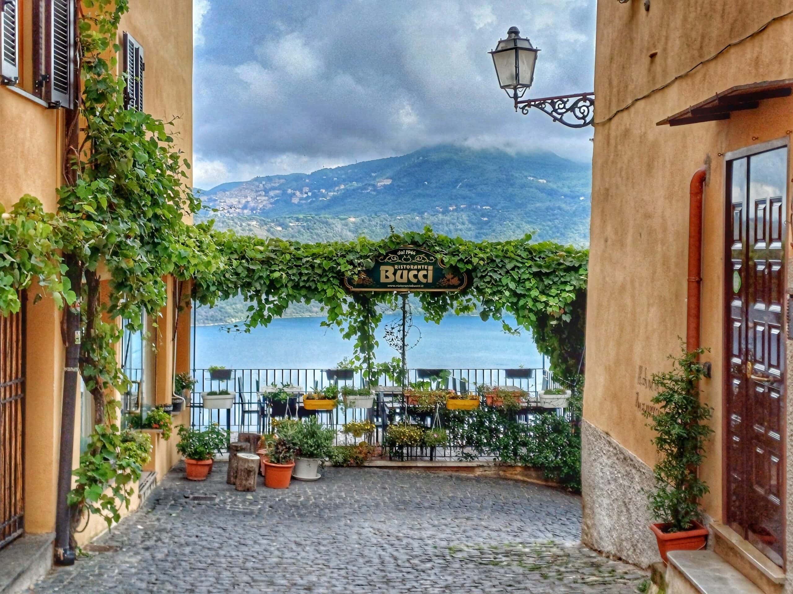 Panorama su Castel Gandolfo, tra i borghi più belli dei Castelli Romani