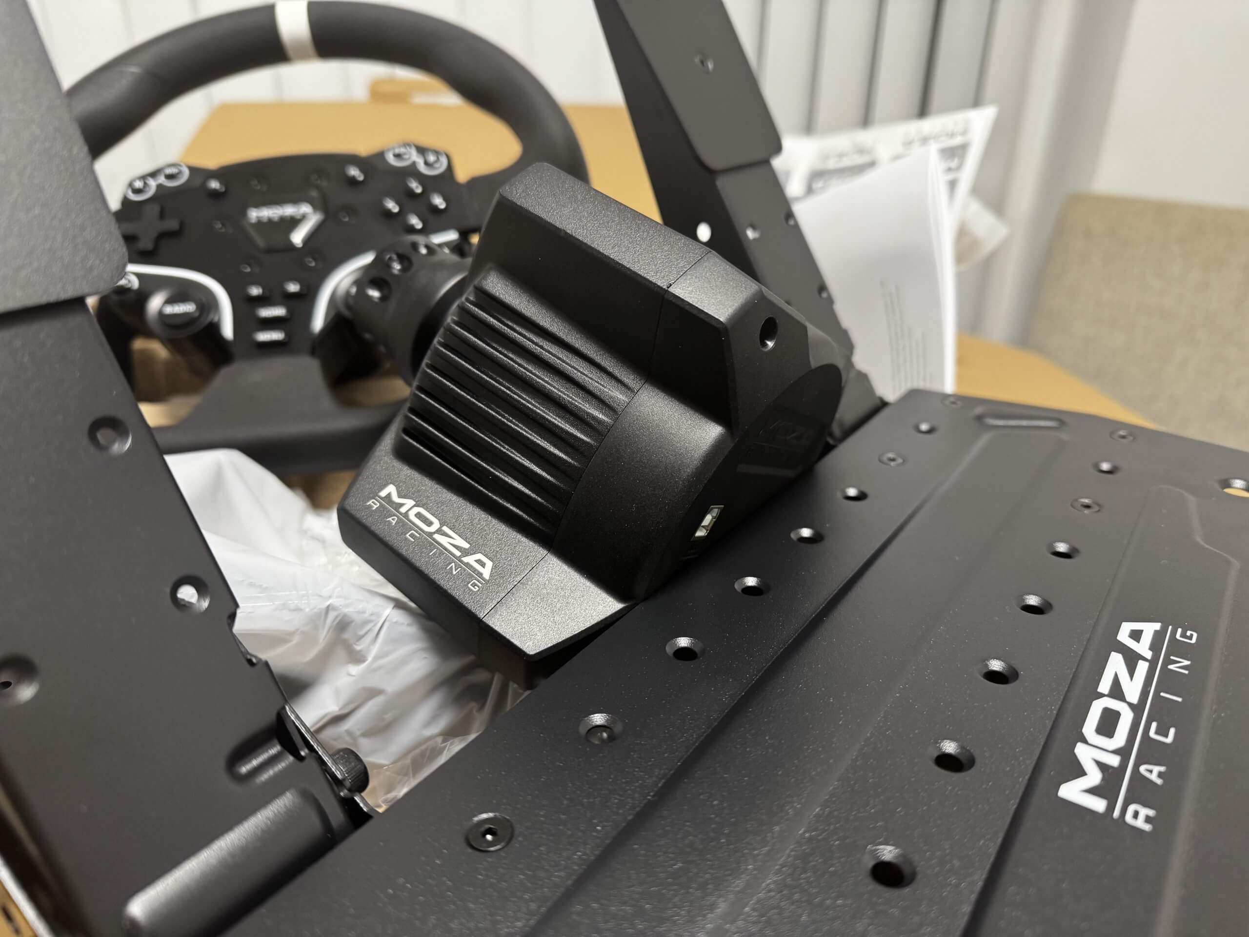image shows all three elements of the bundle, the wheel, wheelbase and pedals.