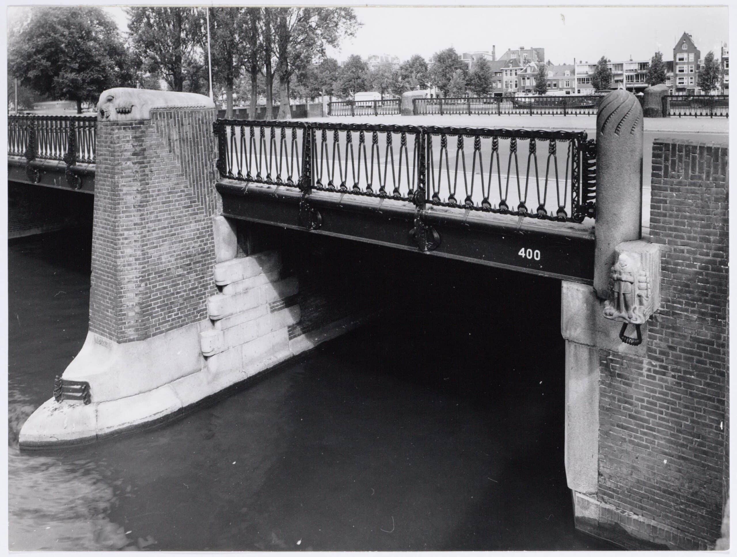 Amsteldijk. Bridge 400 over the Amstel Canal, with sculpture by Hildo Krop, seen from Weesperzijde