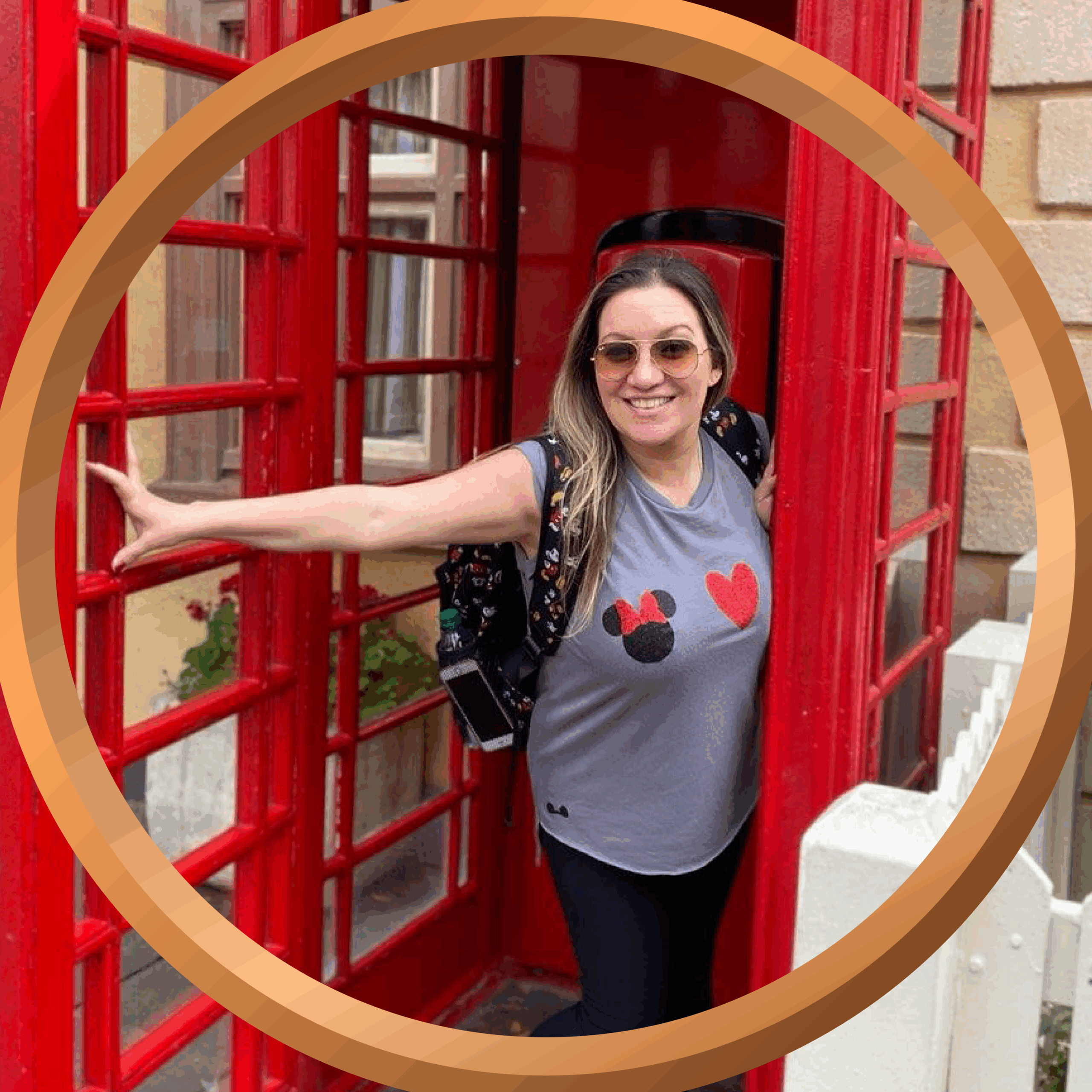 London red telephone booth photo.