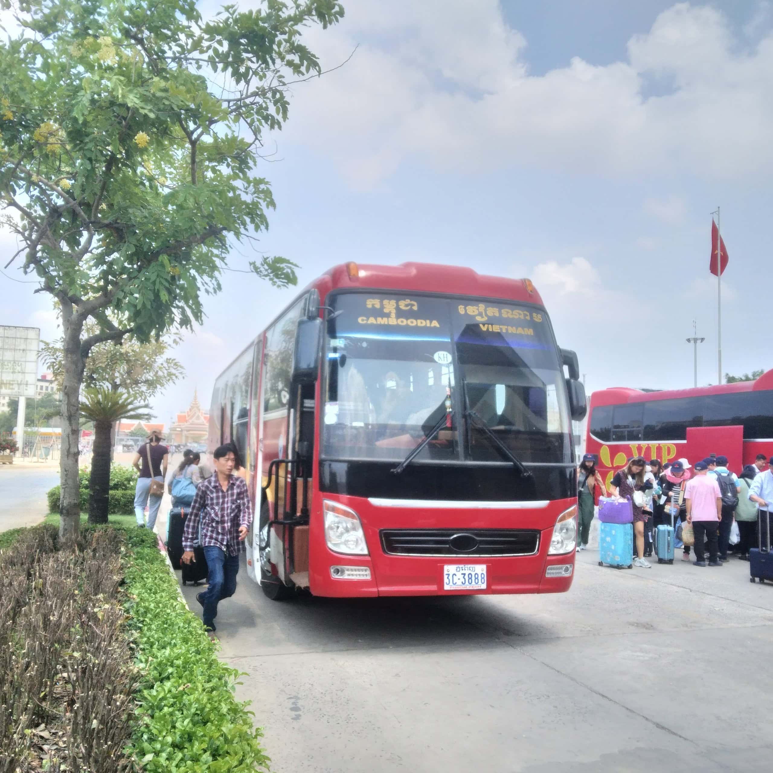 Hình xe Thái Dương Limousine đi Campuchia Thái Lan