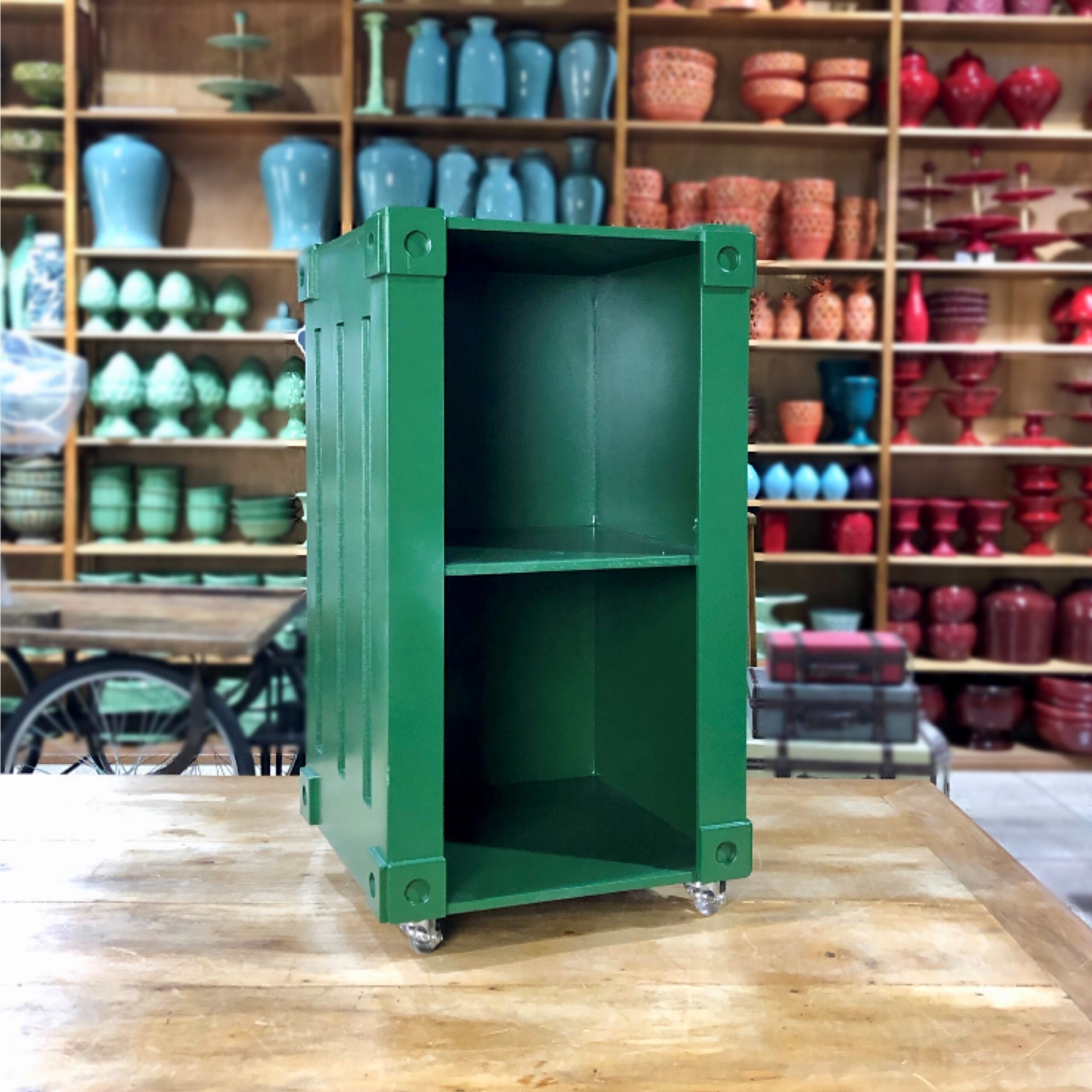 Mesa container com rodas verde