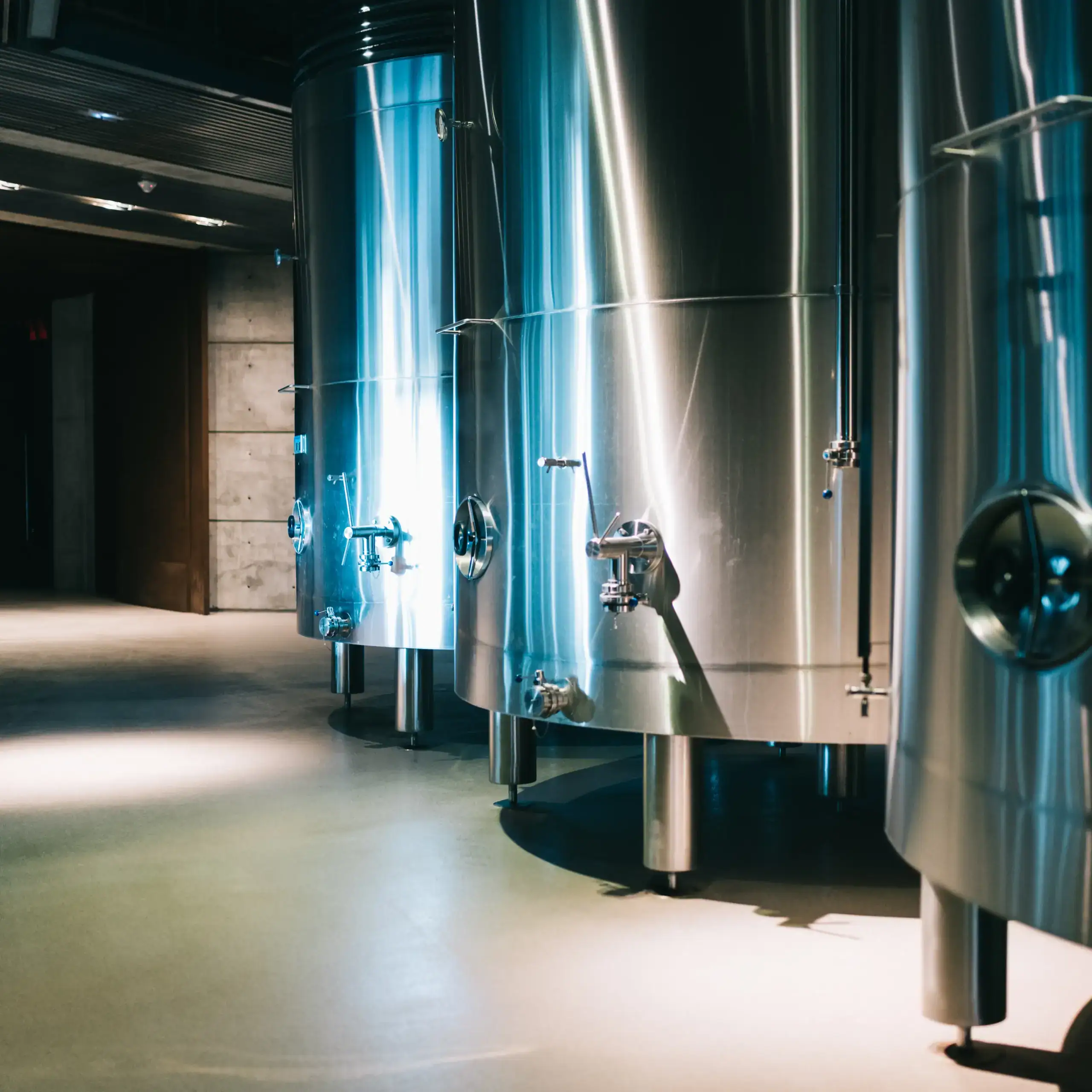 pavimento-resina-area-produzione cantina vinicola