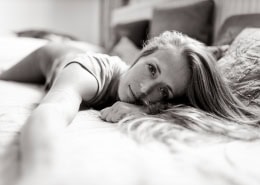 Available Light Portrait am Morgen fotografiert mit 35mm Brennweite Canon EOSR & EF 35mm f/1.4l ii usm