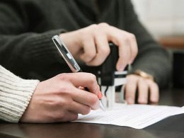 Thế nào là người thứ ba ngay tình trong pháp luật dân sự?