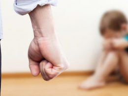Pháp luật quy định như thế nào về hành vi bạo hành trẻ