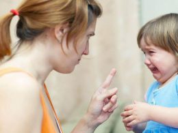 Mức xử phạt và hình thức xử lý bạo hành trẻ em theo luật