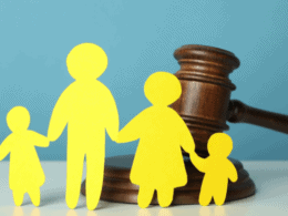 Ly hôn khi có 2 đứa con: tòa giải quyết sao?