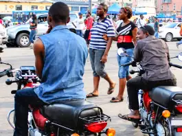 Conduite en babouches à Douala