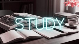 たくさんの教科書、ノート。勉強をする