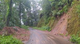 Telah terjadi longsor di jalan Darmaga-Bukanagara, Kecamatan Cisalak, Kabupaten Subang