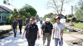 Bupati Subang Reynaldy Putra Andita meninjau langsung progres pembangunan jalan Kabupaten di Kampung Tanjungbaru, Desa Sukadana, Kecamatan Compreng. Jalan puluhan tahun rusak parah kini jadi mulus.