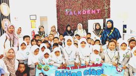 Peserta didik TKQ Suni Fadhilah di dampingi para wali murid mengunjungi klinik Gigi TalkDent Jatibarang - Indramayu.