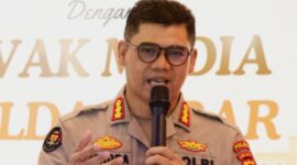 Kabid Humas Polda Jabar, Kombes Pol Hendra Rochmawan, menyampaikan, “Kegiatan aspirasi Buruh yang digelar di 3 lokasi di Jabar berjalan baik, aman dan lancar.
