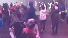 Foto. Saat aksi demo yang tengah berlangsung hingga malam hari.